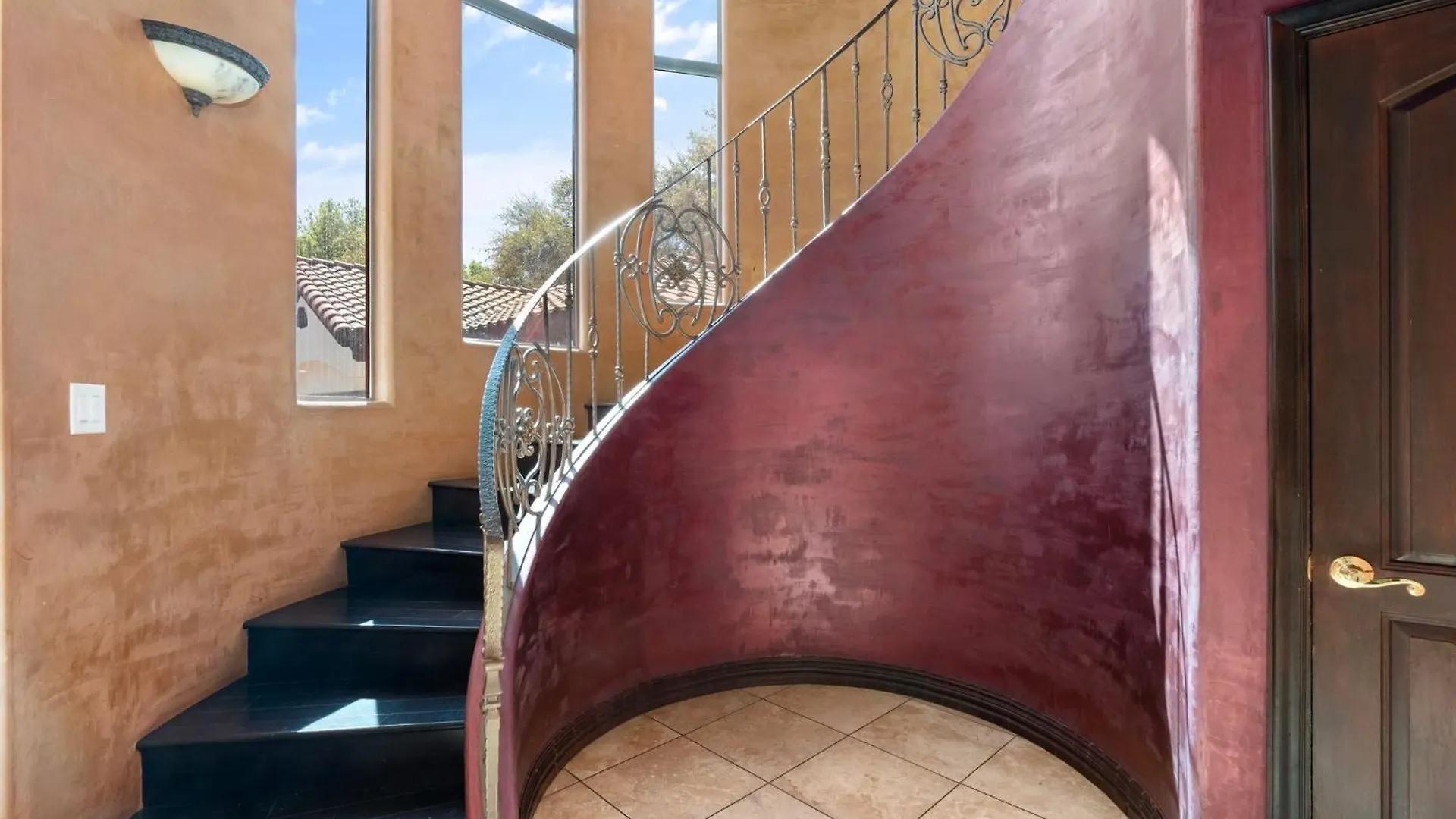 Spanish Castle - Huge Yard+Basketball+Sleeps 25! Phoenix 0*,  United States