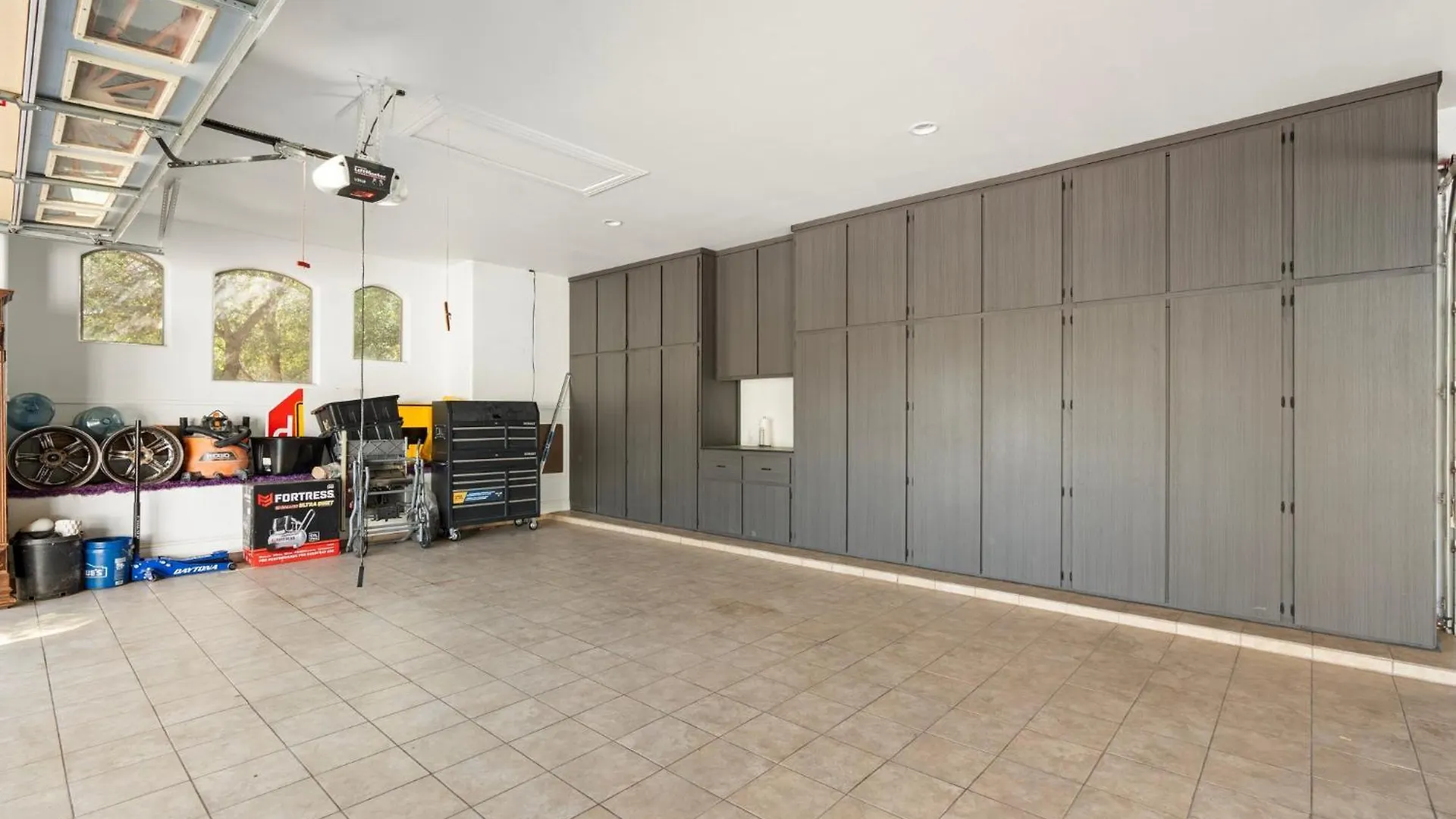 Spanish Castle - Huge Yard+Basketball+Sleeps 25! Phoenix Holiday home