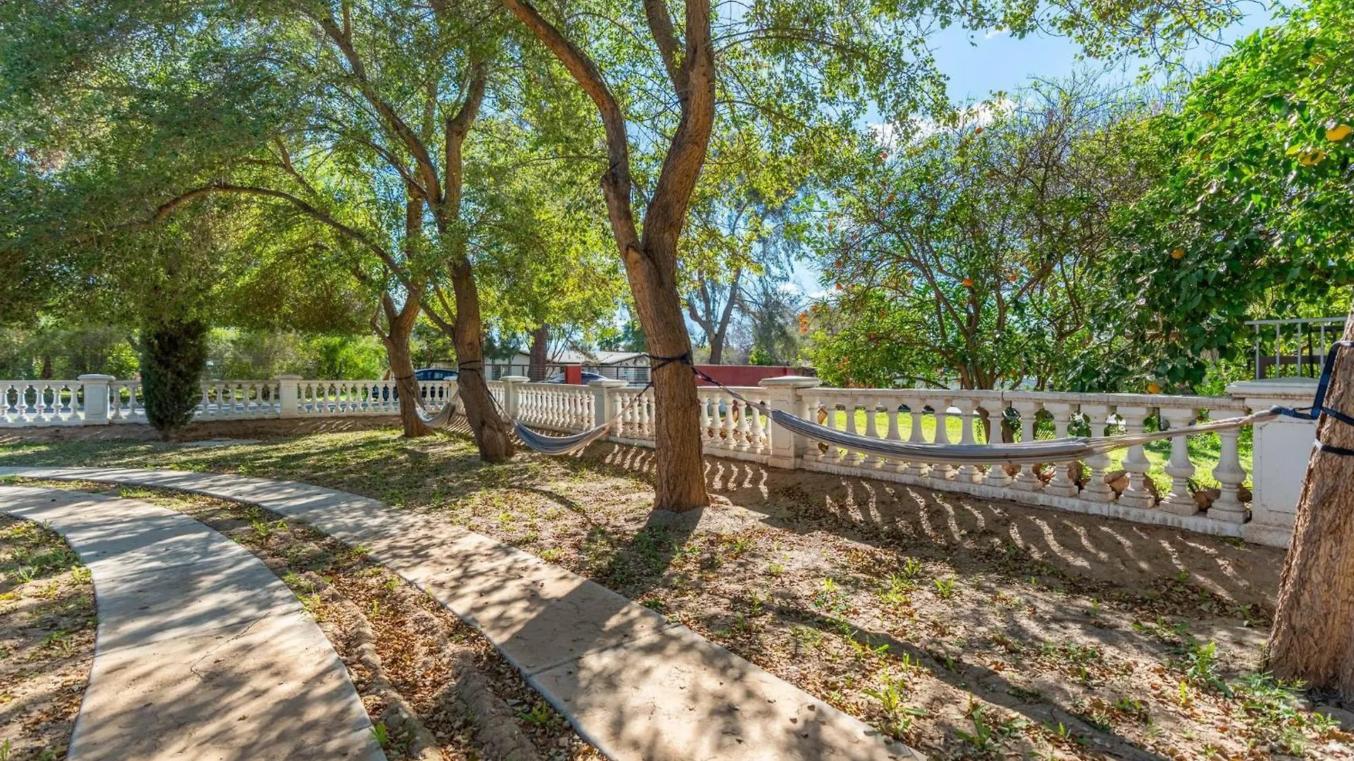 Holiday home Spanish Castle - Huge Yard+Basketball+Sleeps 25! Phoenix United States
