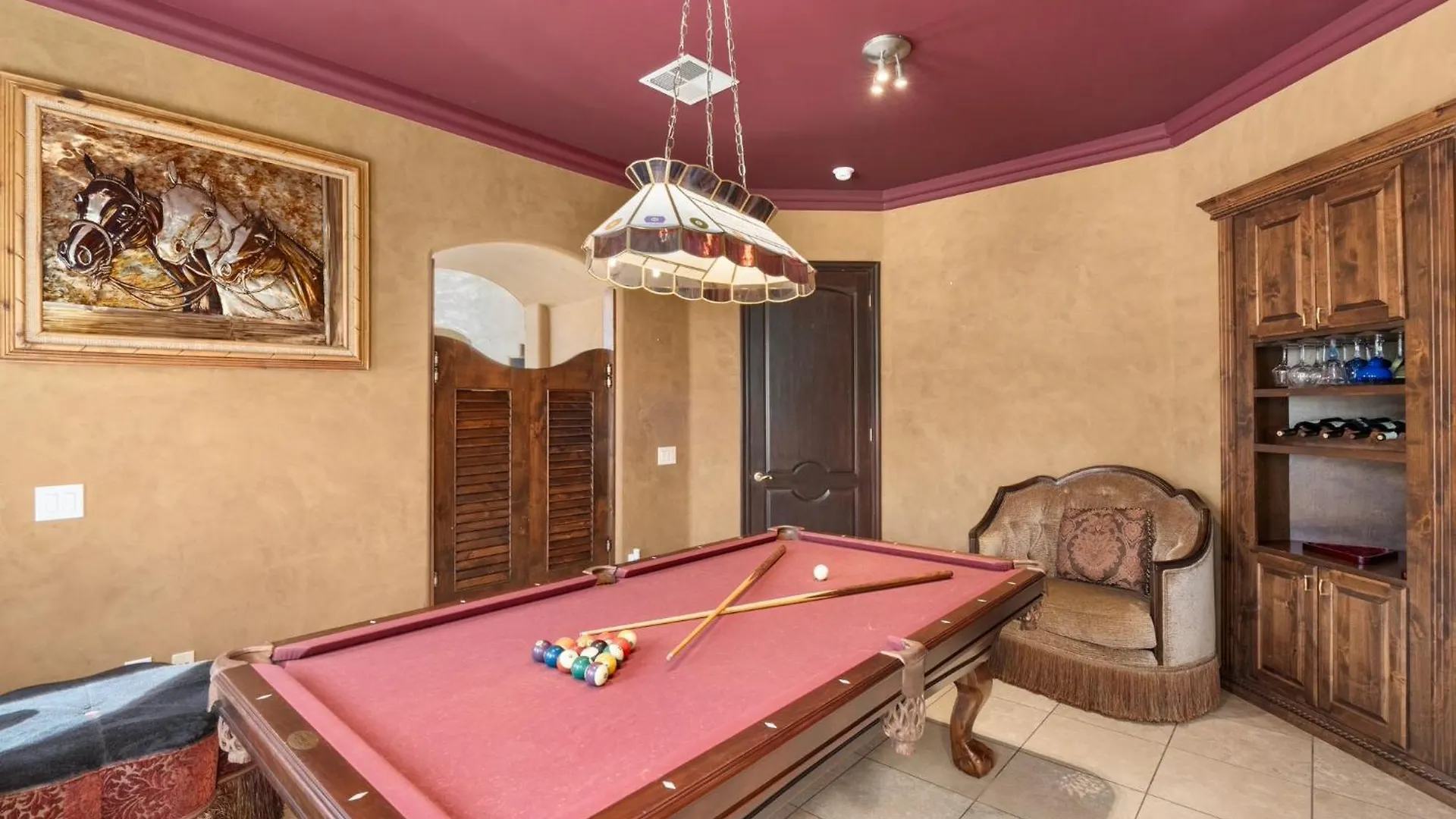 Spanish Castle - Huge Yard+Basketball+Sleeps 25! Phoenix