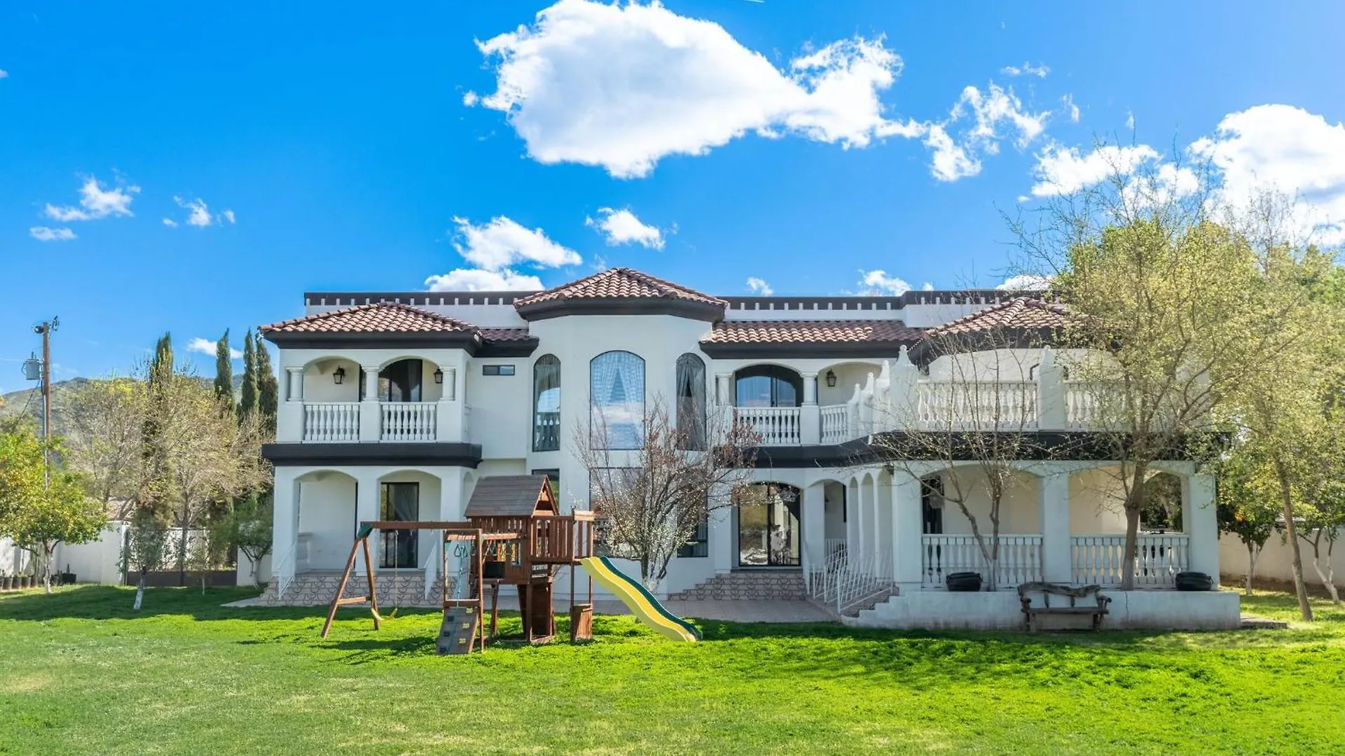 Holiday home Spanish Castle - Huge Yard+Basketball+Sleeps 25! Phoenix