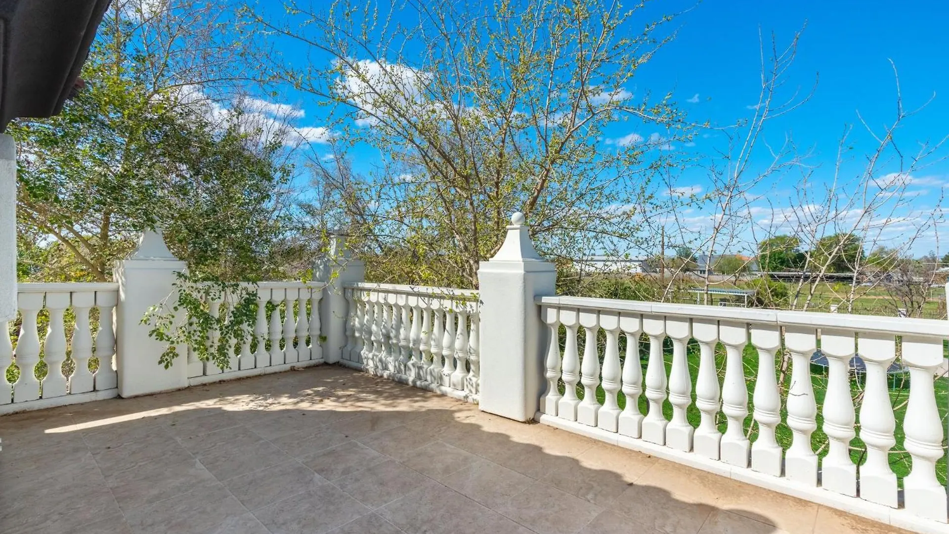 Spanish Castle - Huge Yard+Basketball+Sleeps 25! Phoenix 0*,  United States