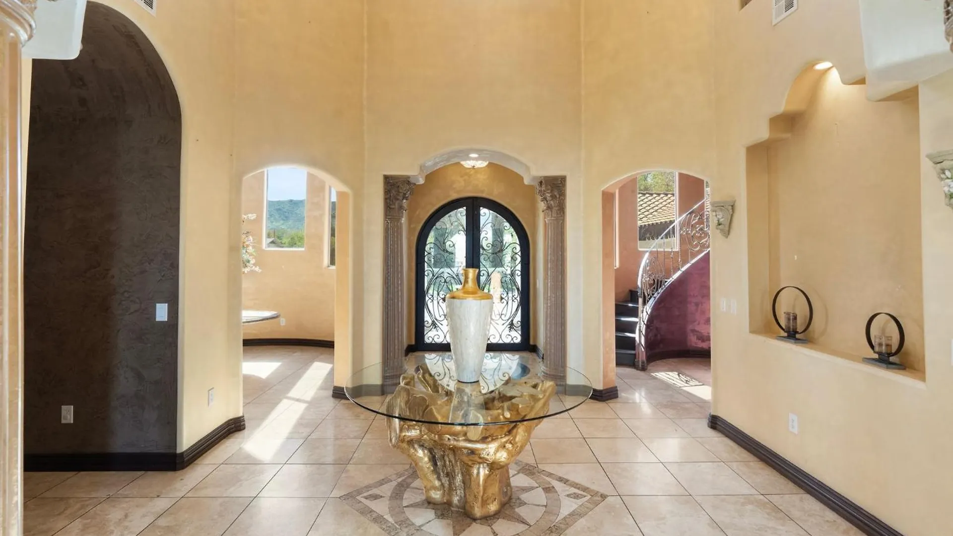 Spanish Castle - Huge Yard+Basketball+Sleeps 25! Phoenix