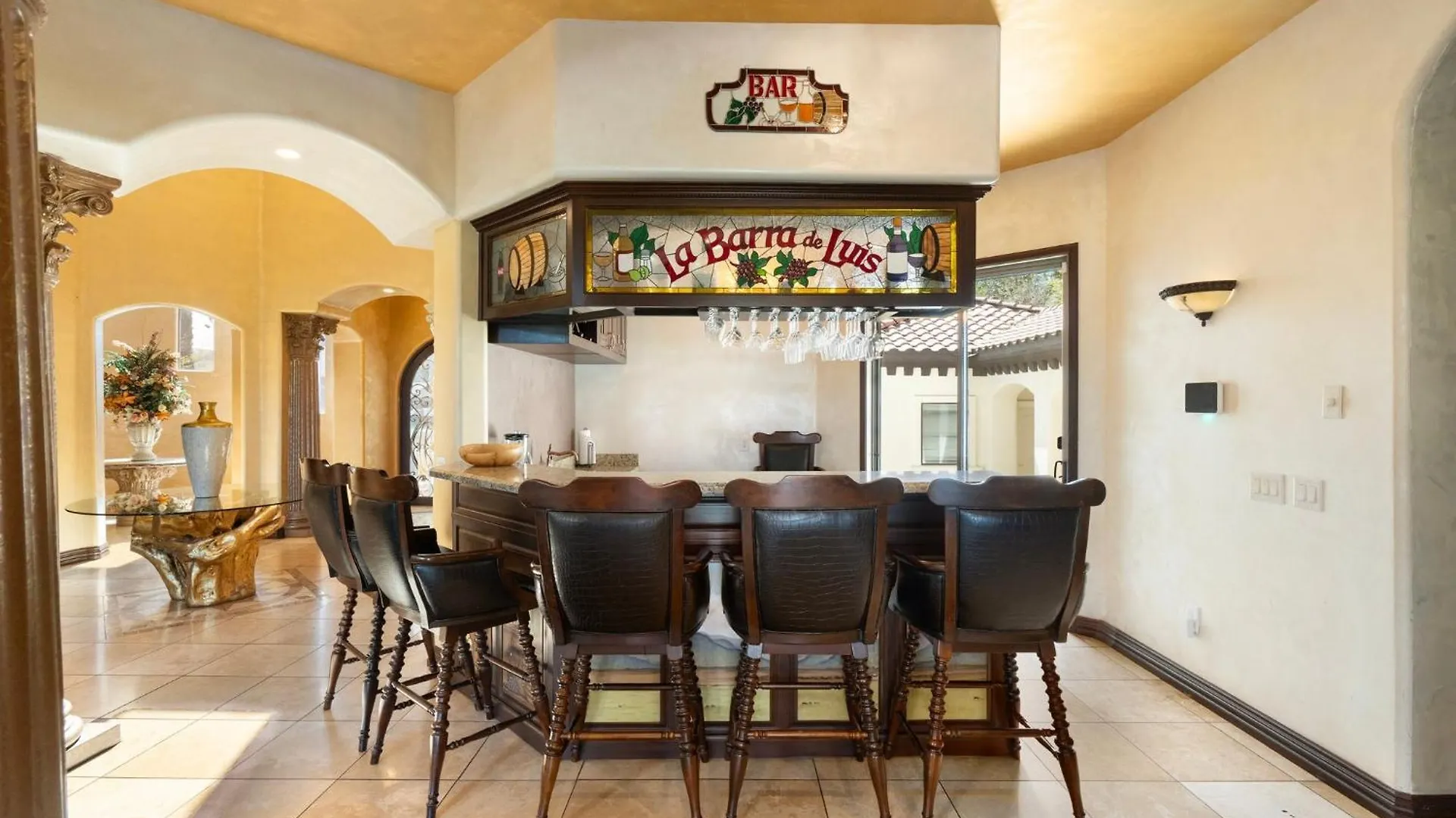 Holiday home Spanish Castle - Huge Yard+Basketball+Sleeps 25! Phoenix