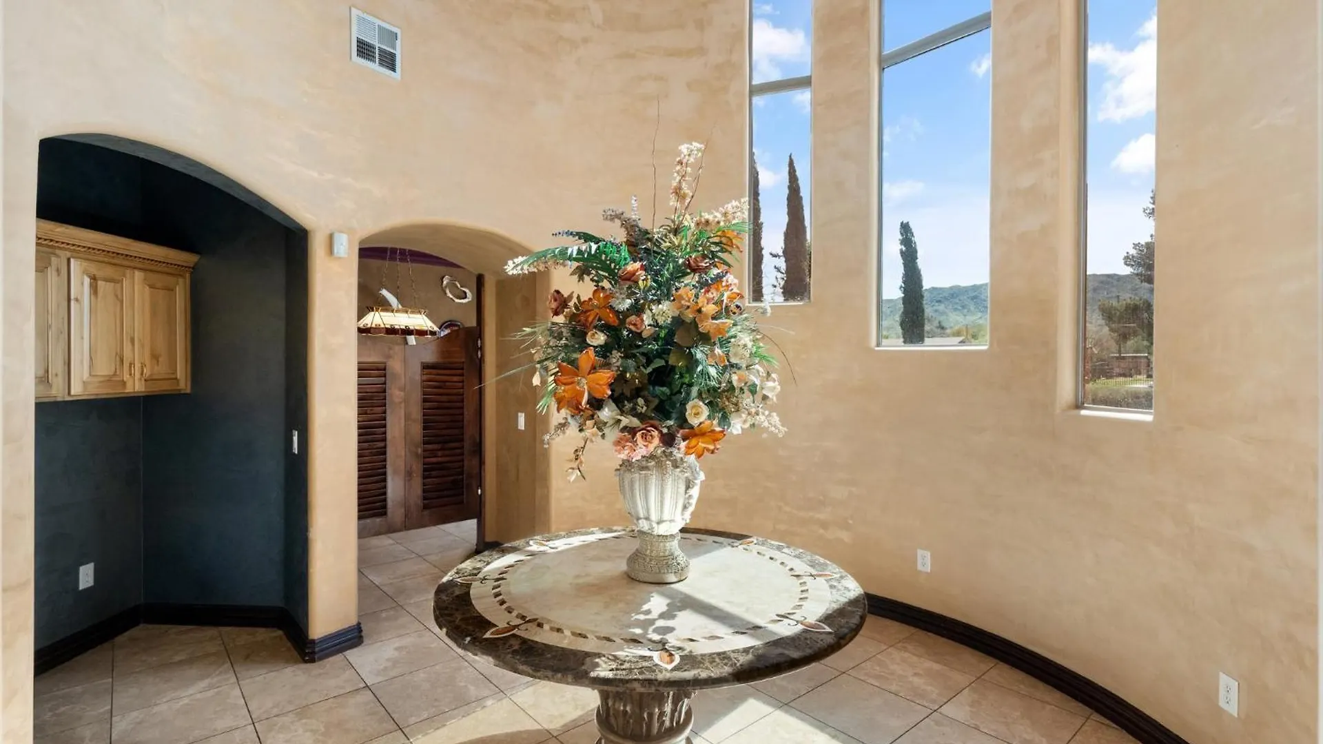 Spanish Castle - Huge Yard+Basketball+Sleeps 25! Phoenix Holiday home