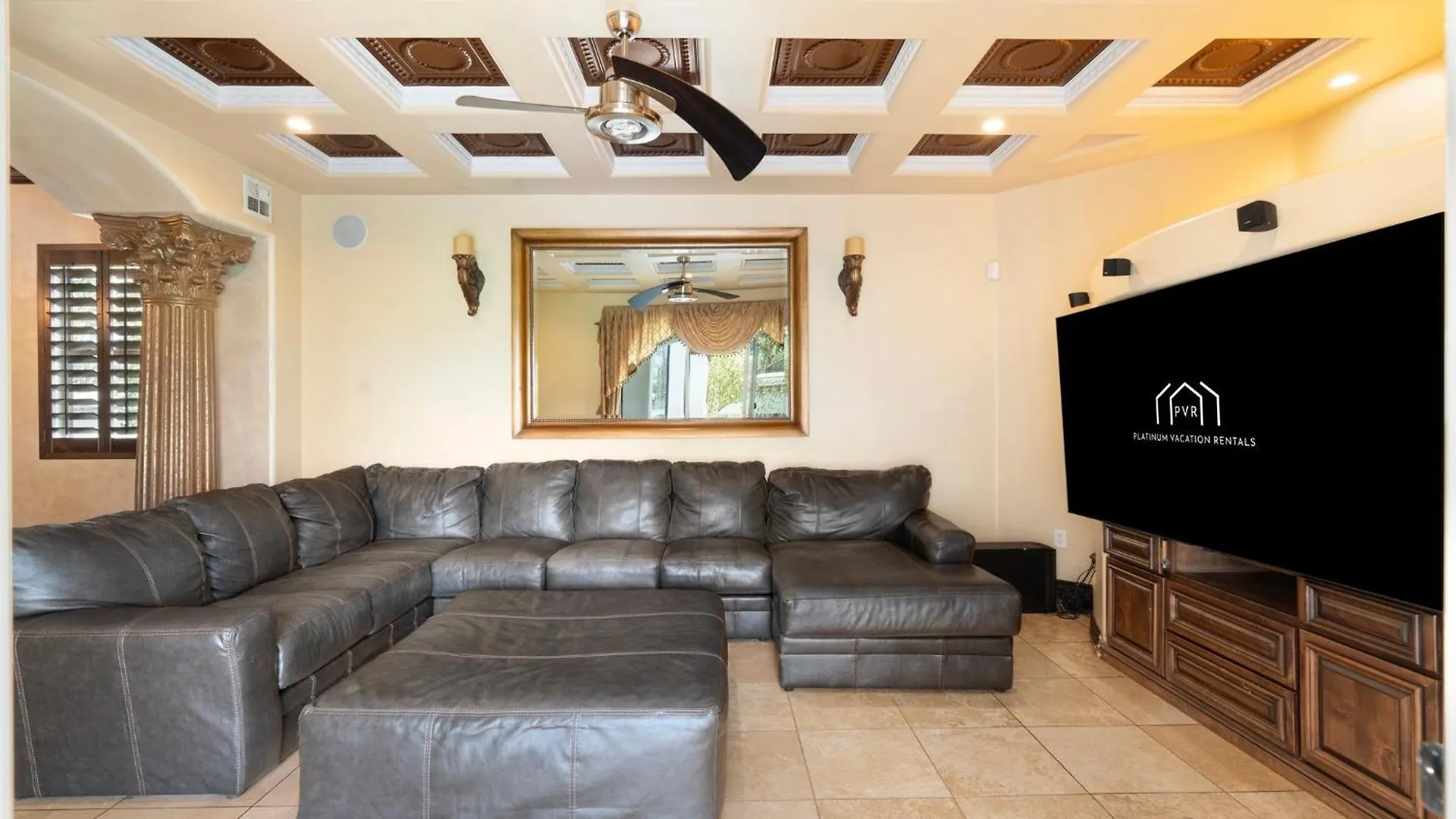 Spanish Castle - Huge Yard+Basketball+Sleeps 25! Phoenix United States