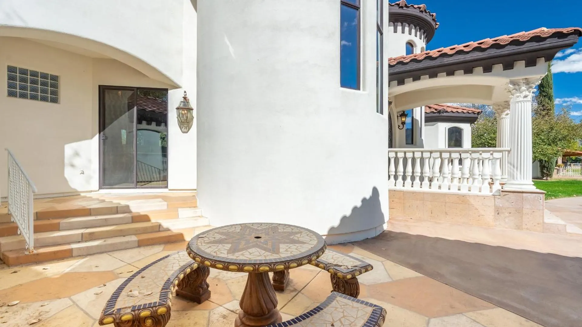 Holiday home Spanish Castle - Huge Yard+Basketball+Sleeps 25! Phoenix United States