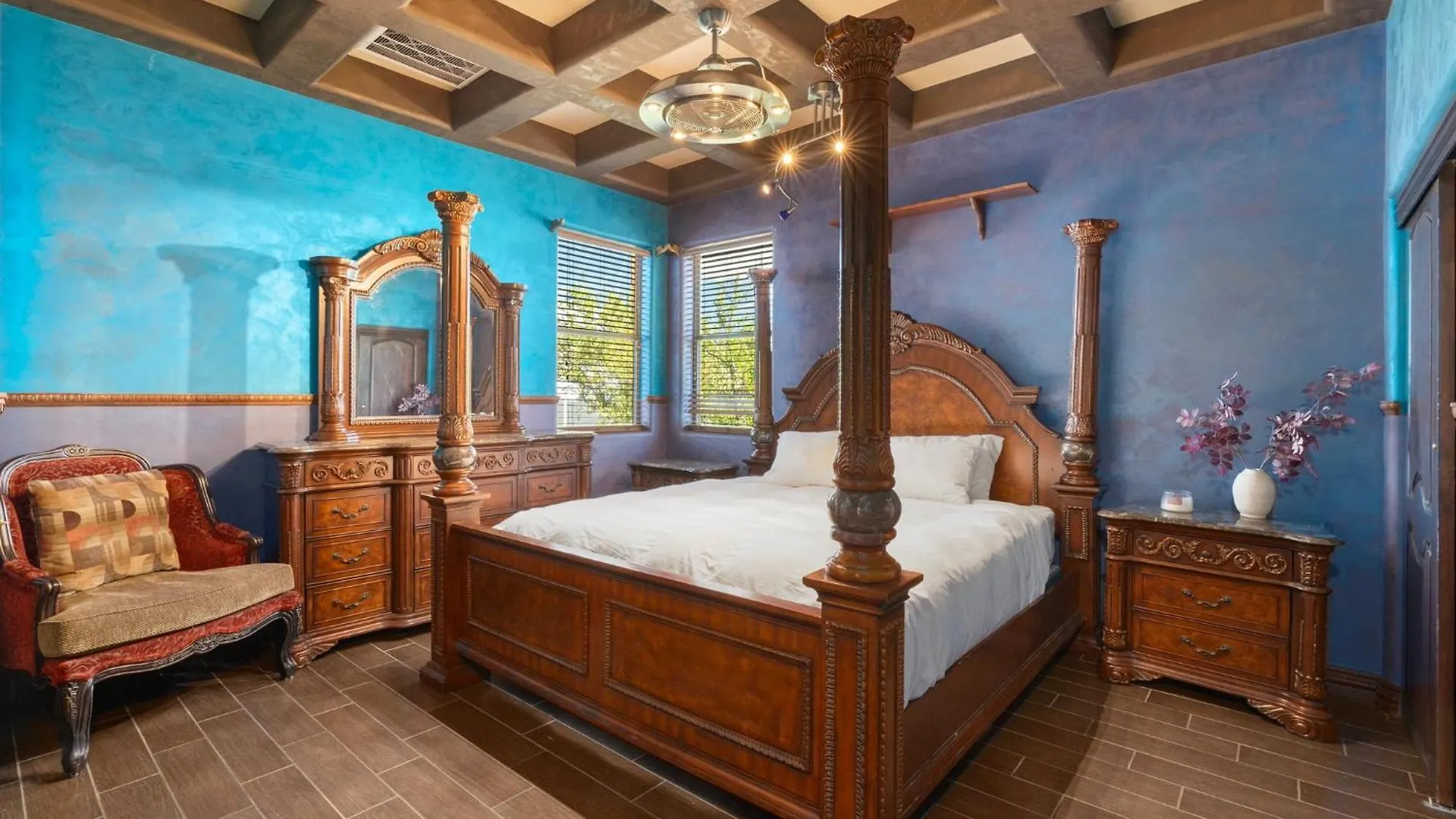 Spanish Castle - Huge Yard+Basketball+Sleeps 25! Phoenix