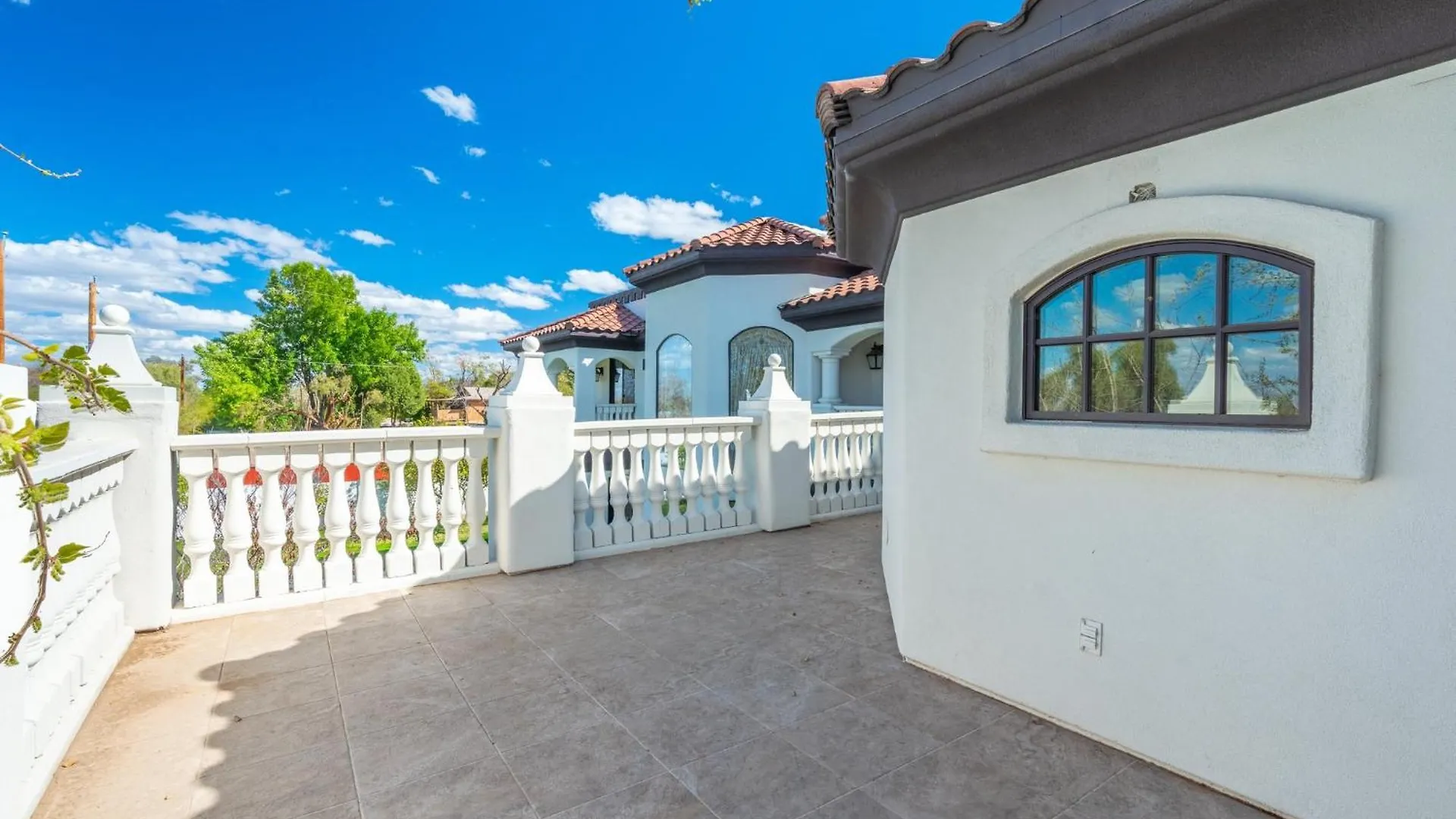Spanish Castle - Huge Yard+Basketball+Sleeps 25! Phoenix Holiday home