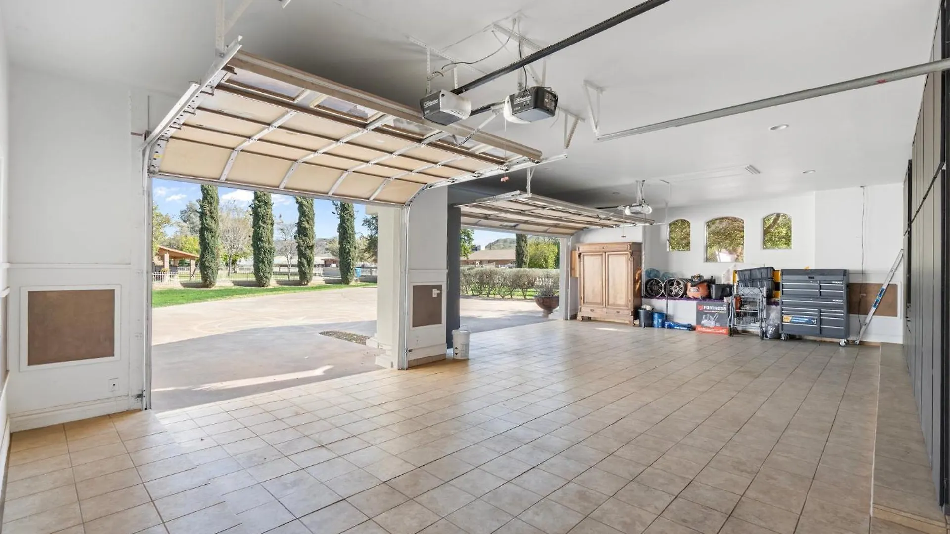 Spanish Castle - Huge Yard+Basketball+Sleeps 25! Phoenix United States