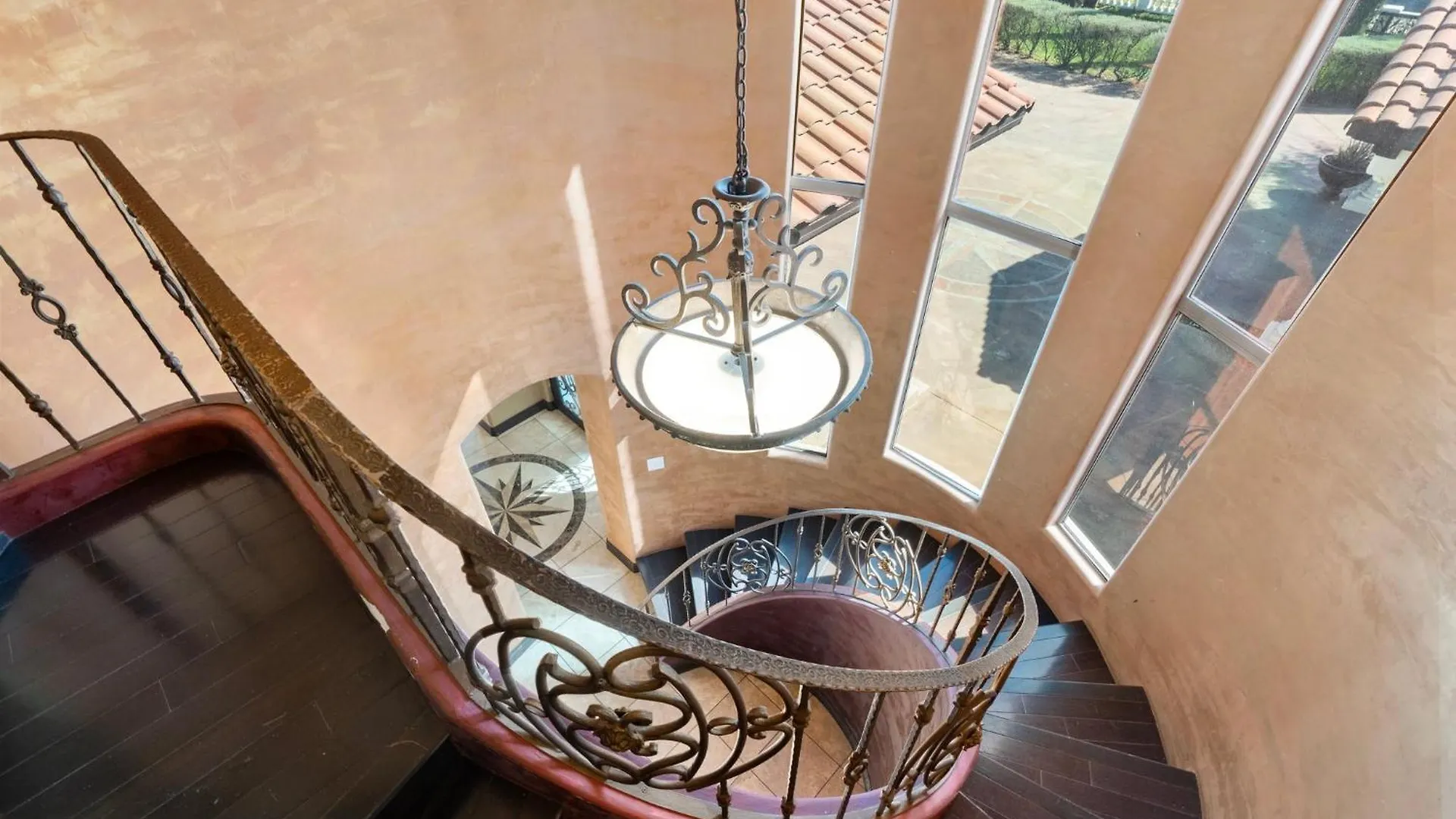 Holiday home Spanish Castle - Huge Yard+Basketball+Sleeps 25! Phoenix United States