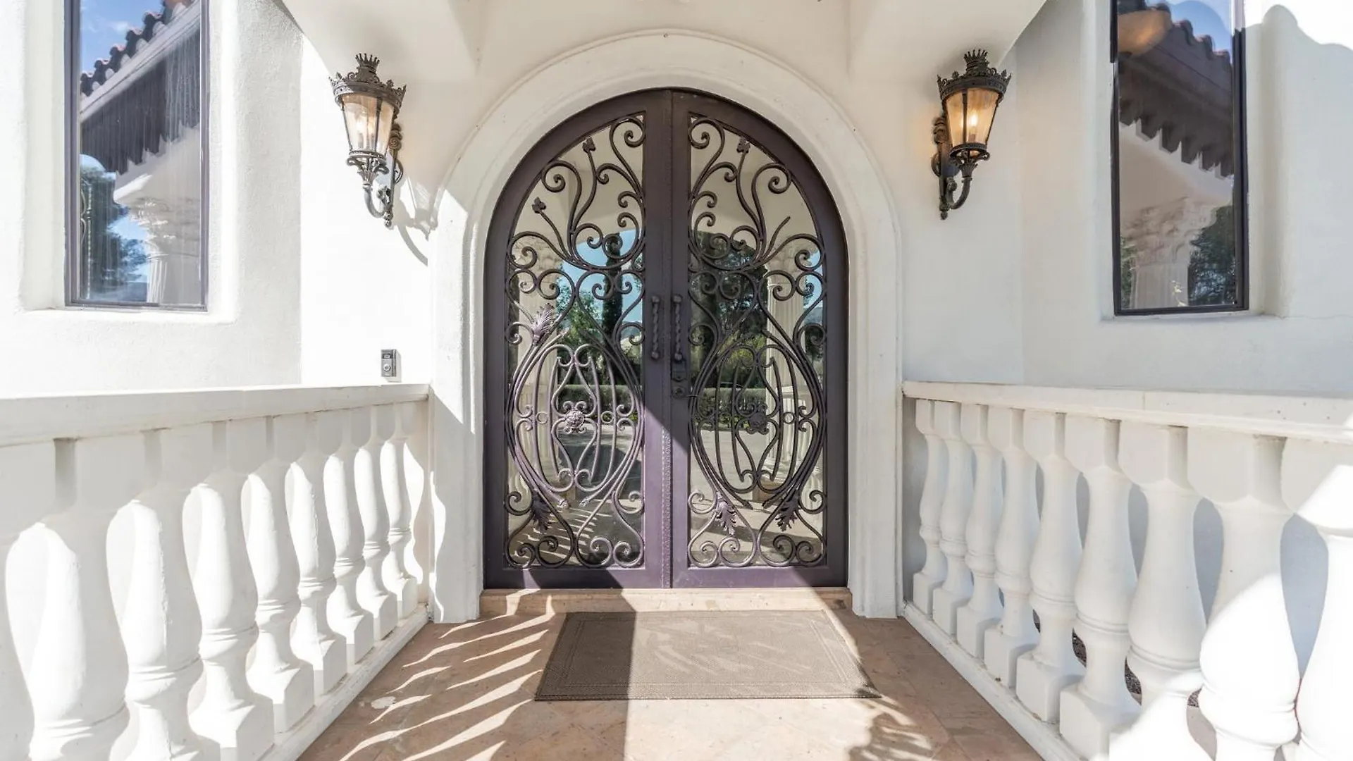 Spanish Castle - Huge Yard+Basketball+Sleeps 25! Phoenix United States