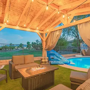 Tranquil Oasis: Experience Luxury Living! Holiday home