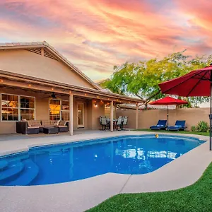 Luxe Getaway Holiday home