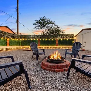 Retreat - With King Bed - 10 Min From Airp - Unit C Holiday home